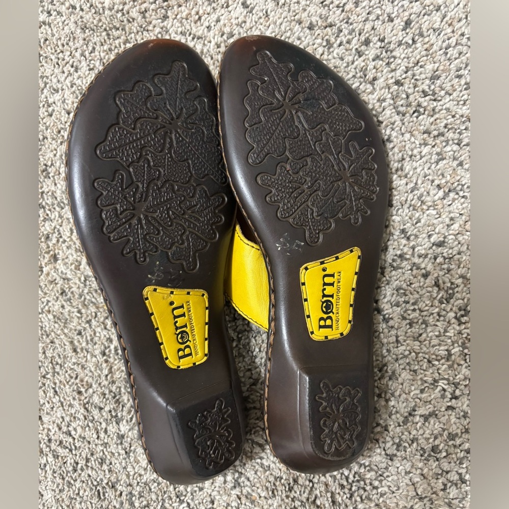 Born Women's Kellen Leather Yellow Buckle Sandals Sz 8 Excellent Condition - Picture 10 of 10